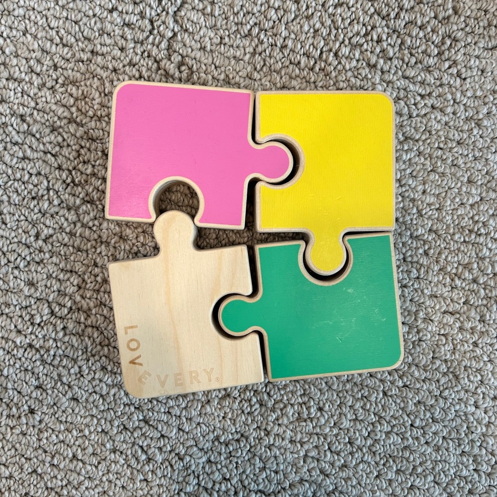 Lovevery bundle. Puzzle and stacking rocks